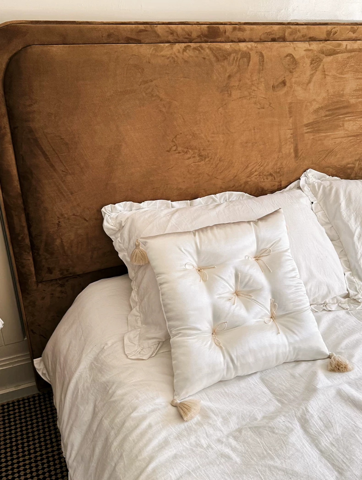 French Vintage Tufted Silk Blend Cushion - Mira